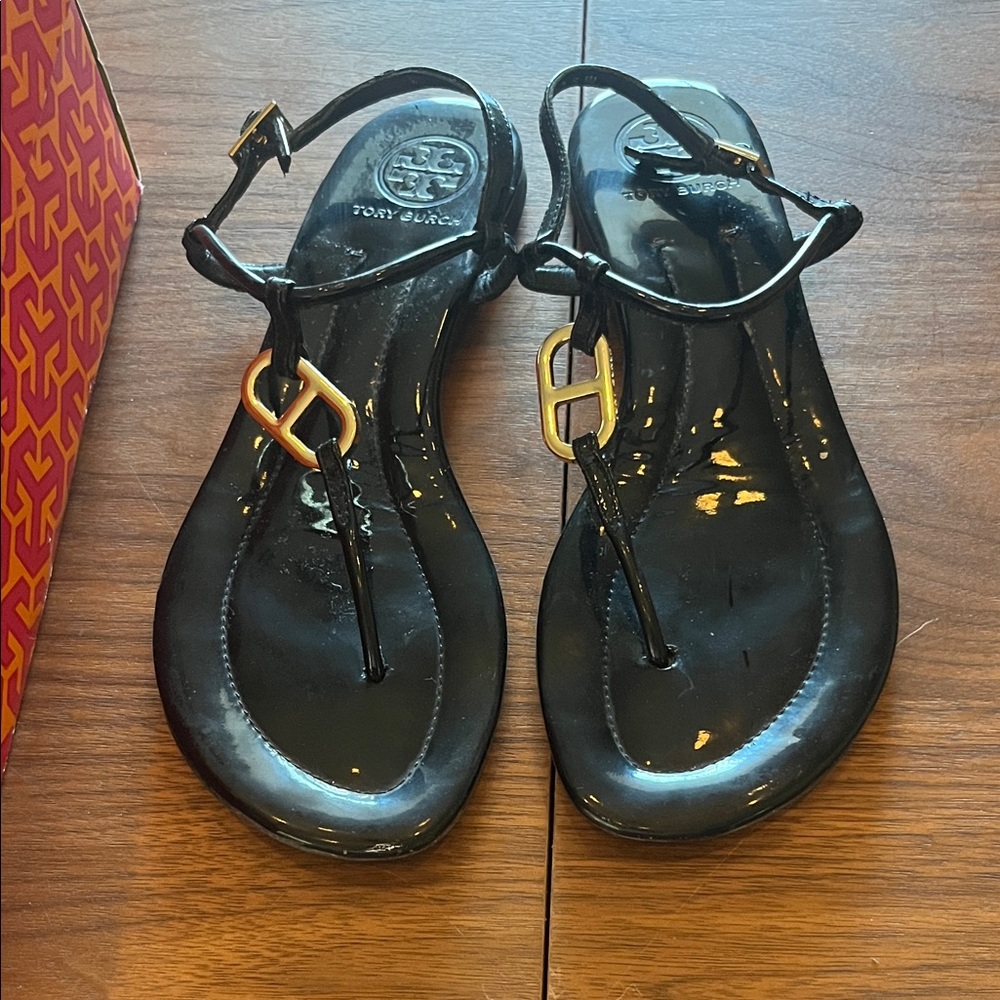 Tory Burch size 8 black patent flat sandals very
